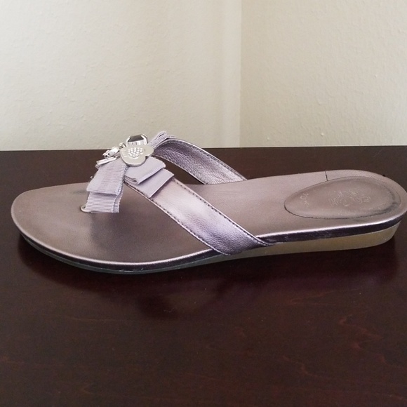 Coach Pre-Loved Flip Flops Size 7b - Picture 2 of 3